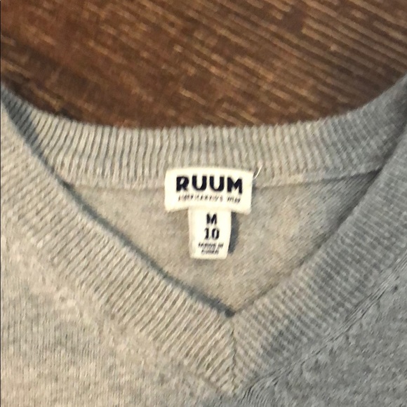 Size 10 Gray Sweater - Picture 2 of 2